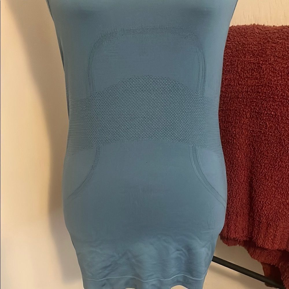 Lululemon Athletic Blue Tank Top Athleisure Gym Workout Yoga Hiking - Picture 3 of 11